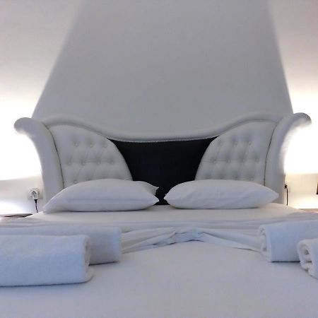 Artur Apartments Himarë Eksteriør billede